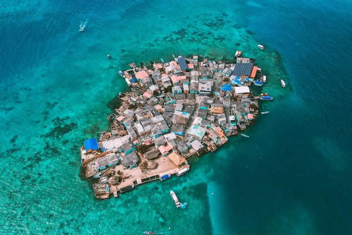 La isla más poblada del mundo the most densely populated island