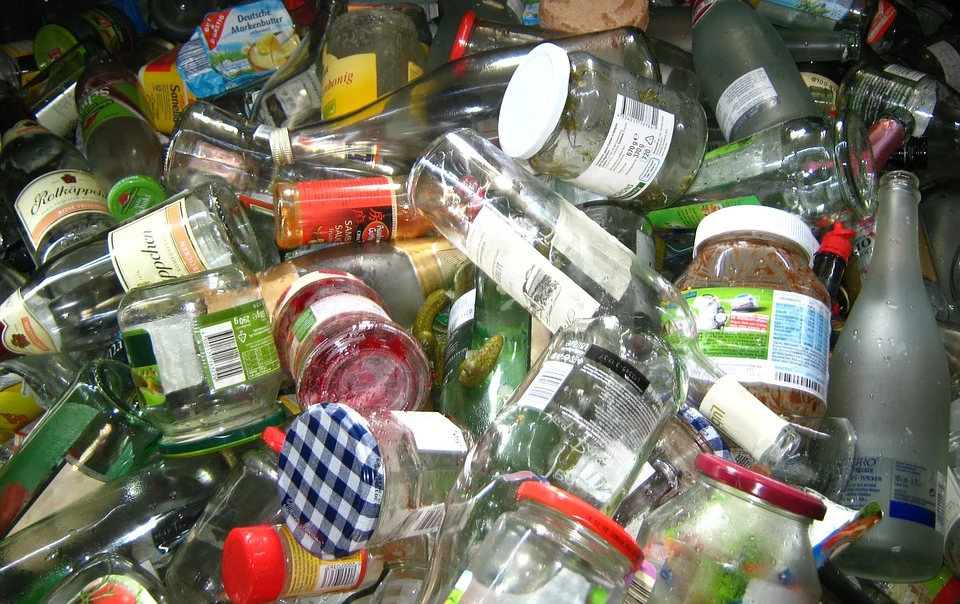 reciclar vidrio. ways to help the environment